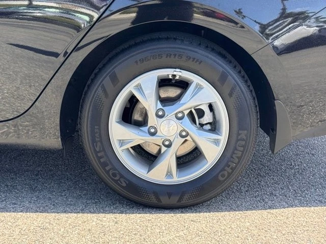 2023 Hyundai Elantra - Image 14 of 30