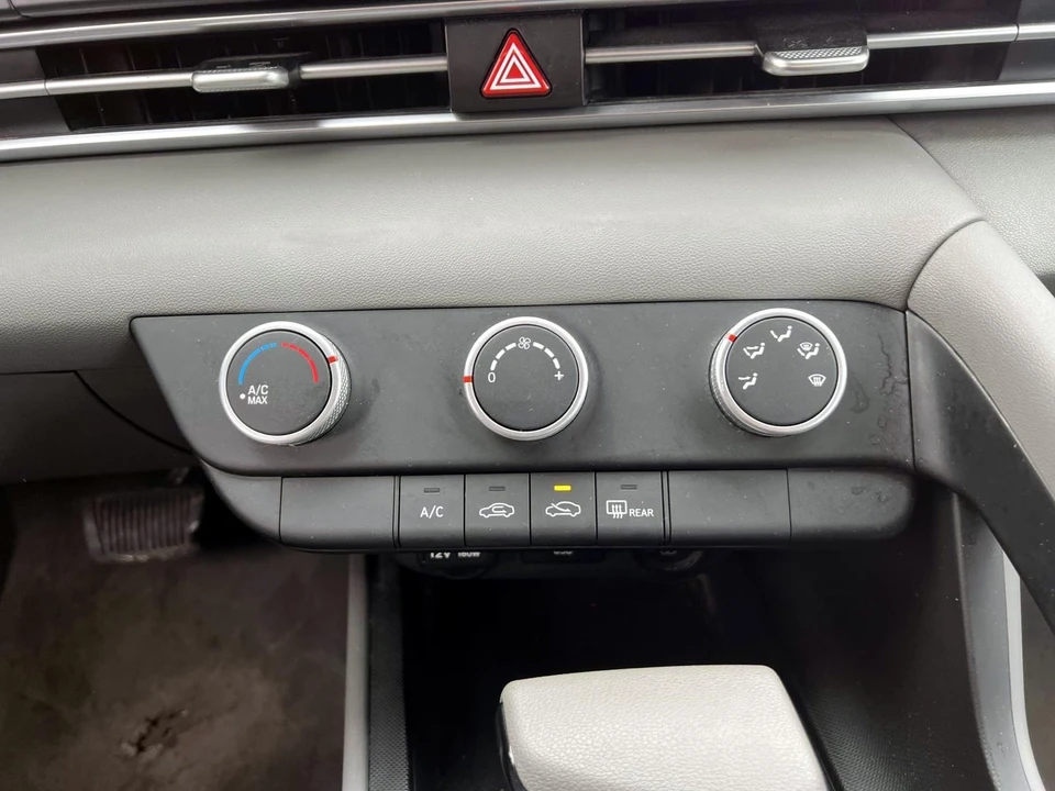 2023 Hyundai Elantra - Image 17 of 21