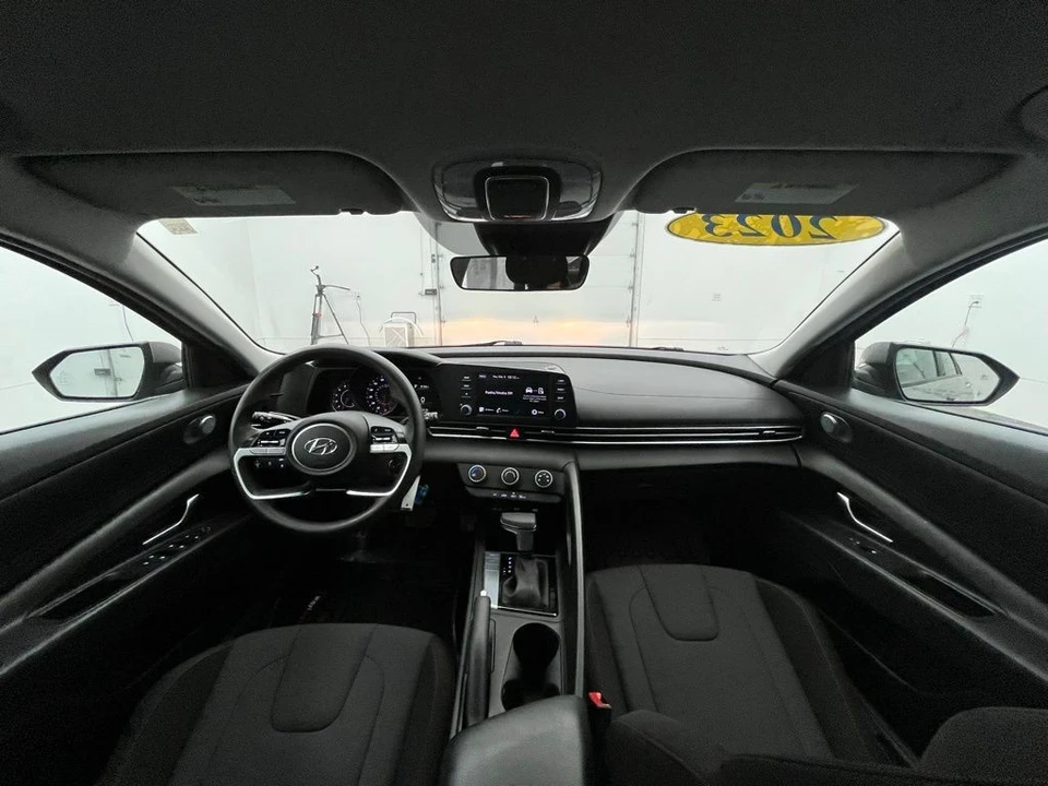 2023 Hyundai Elantra - Image 2 of 12