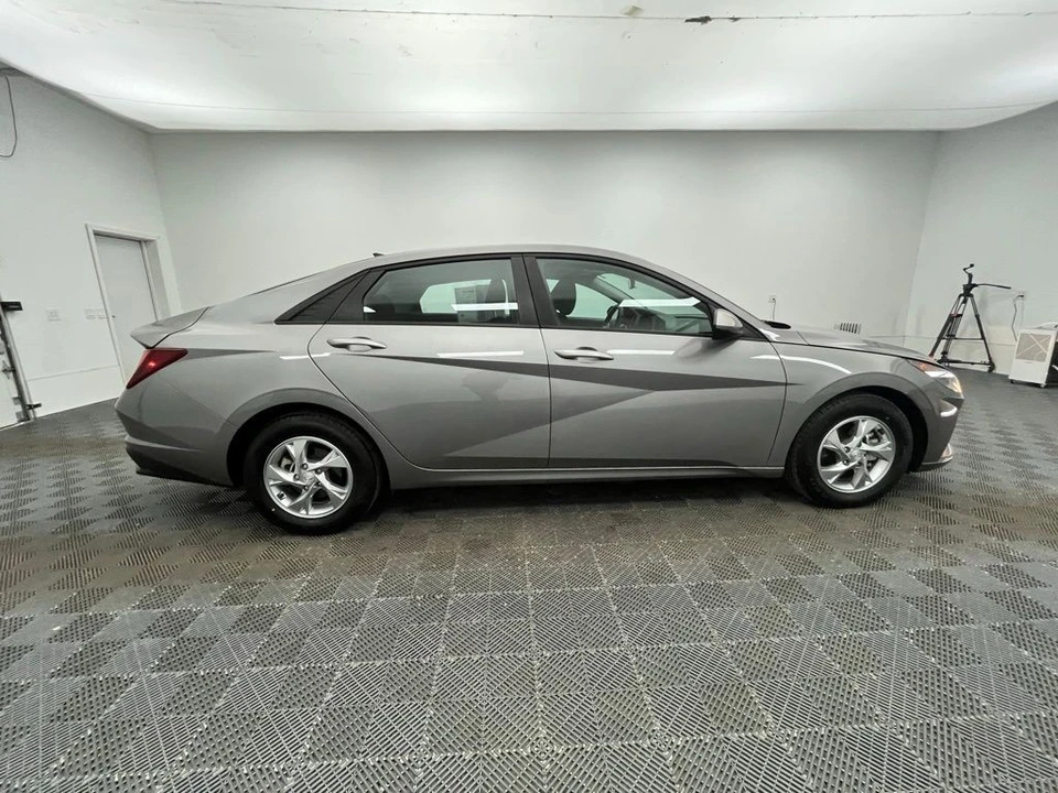 2023 Hyundai Elantra - Image 6 of 12
