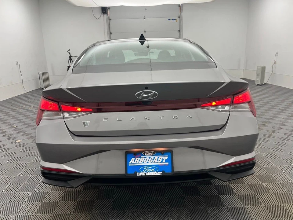 2023 Hyundai Elantra - Image 8 of 12