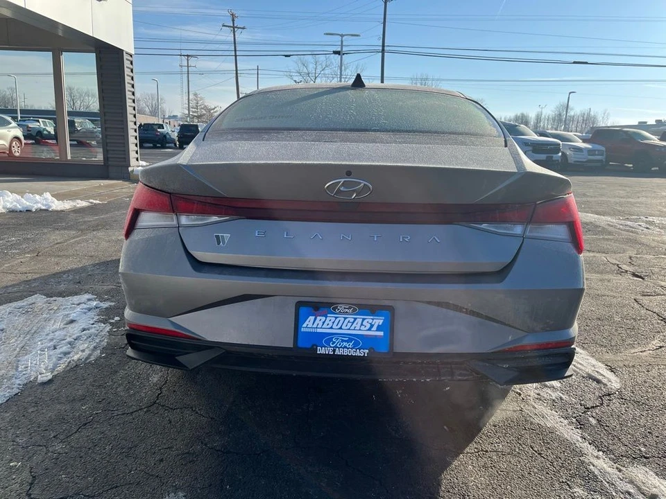 2023 Hyundai Elantra - Image 4 of 12