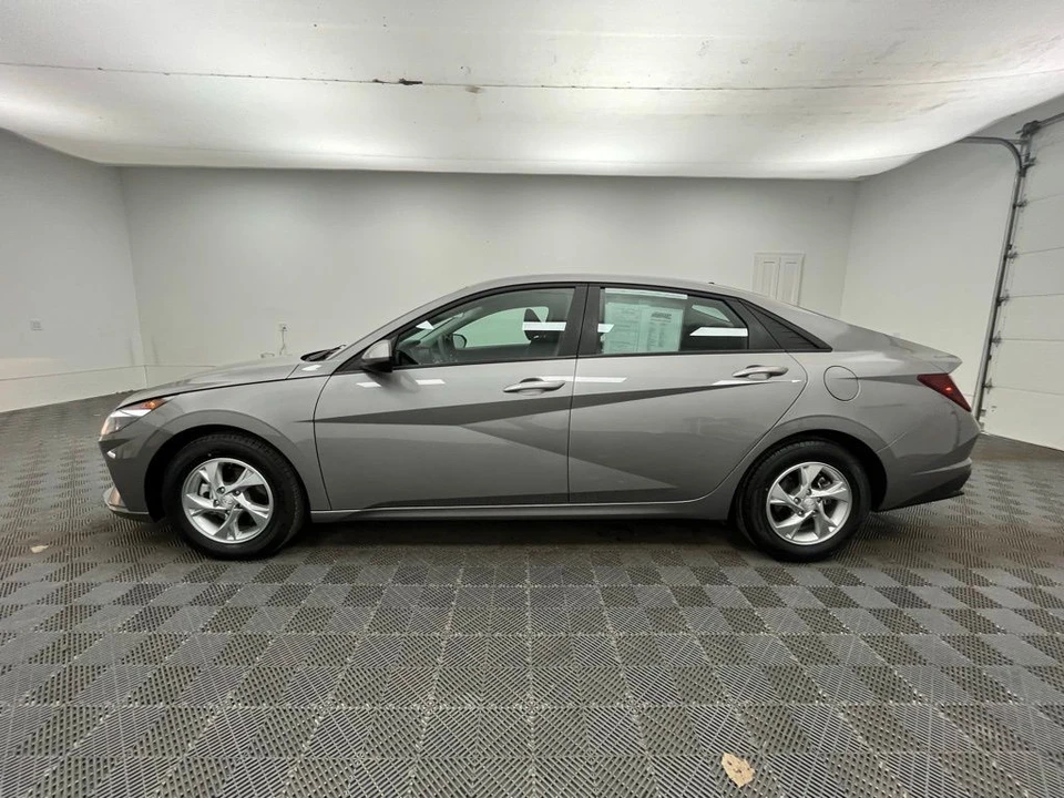 2023 Hyundai Elantra - Image 10 of 12