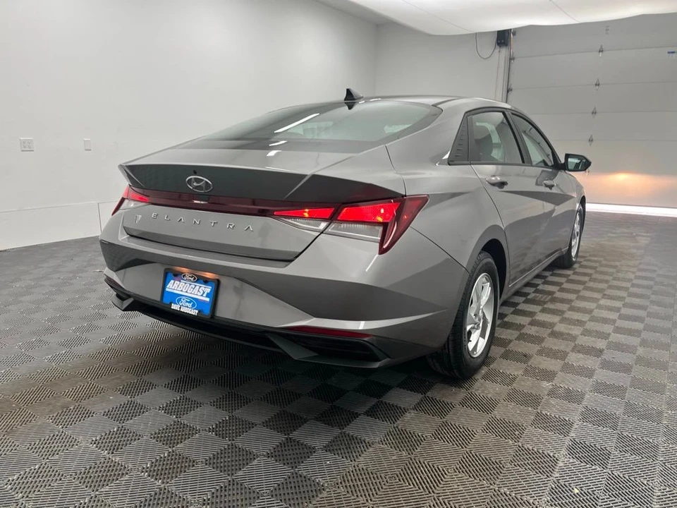 2023 Hyundai Elantra - Image 7 of 12