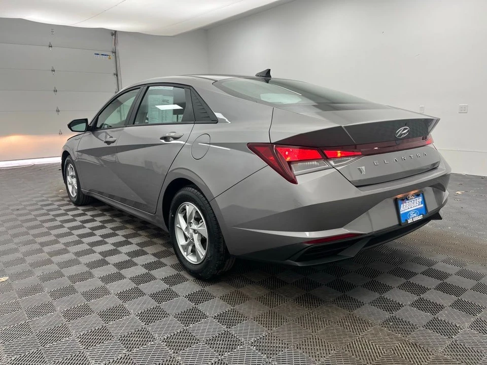 2023 Hyundai Elantra - Image 9 of 12