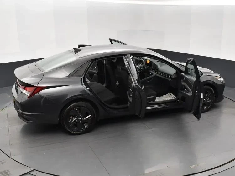 2023 Hyundai Elantra - Image 6 of 12