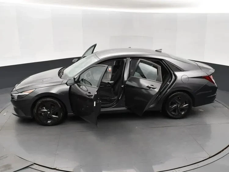 2023 Hyundai Elantra - Image 7 of 12