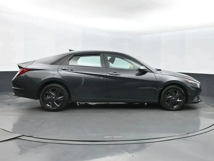 2023 Hyundai Elantra - Image 4 of 12