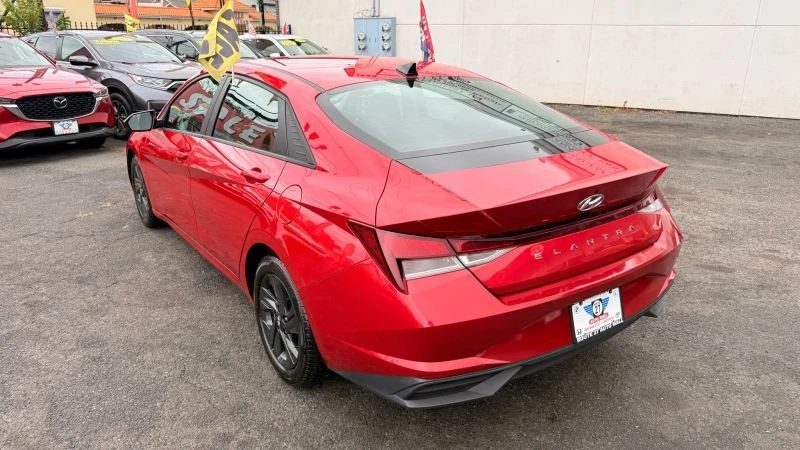 2023 Hyundai Elantra - Image 5 of 12
