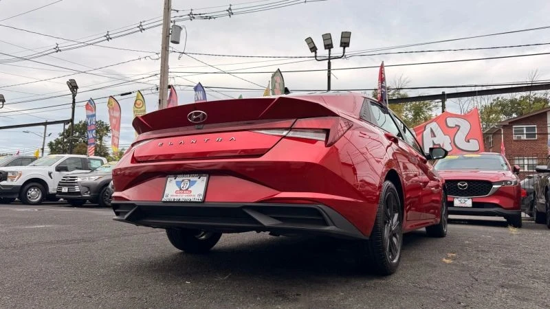 2023 Hyundai Elantra - Image 9 of 12
