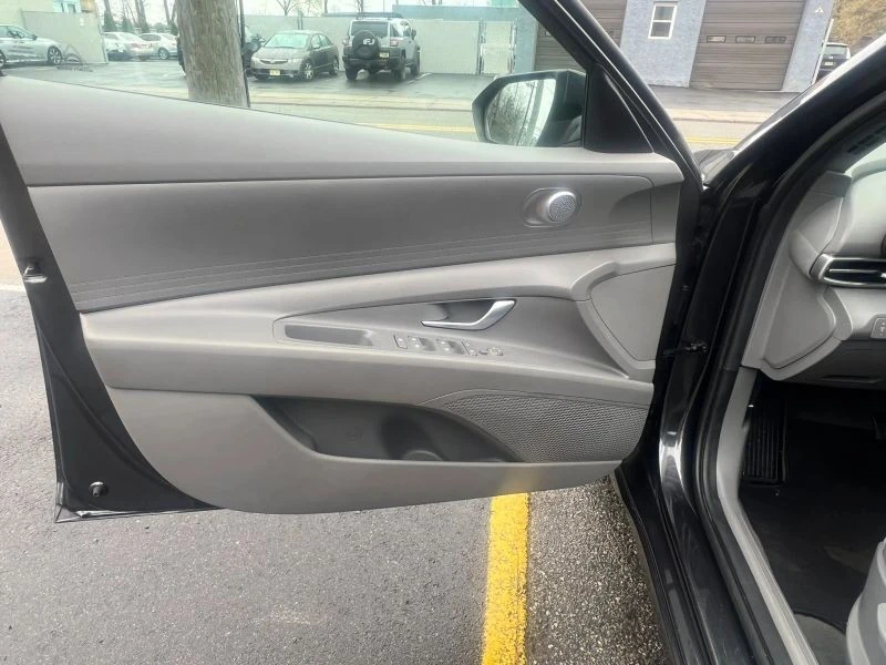 2023 Hyundai Elantra - Image 10 of 12