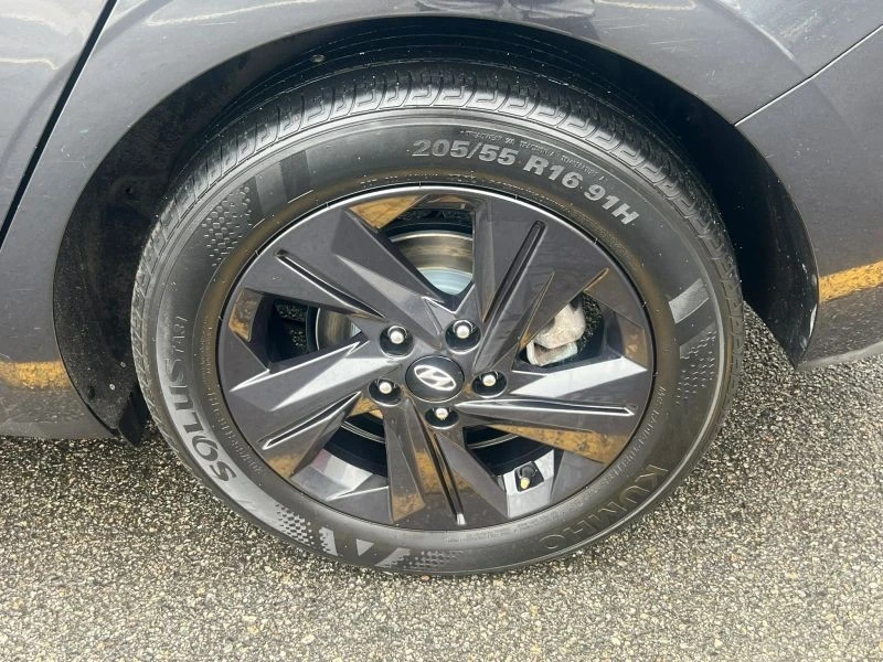 2023 Hyundai Elantra - Image 9 of 12