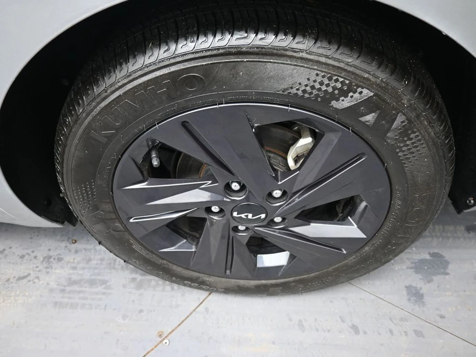 2023 Hyundai Elantra - Image 15 of 21