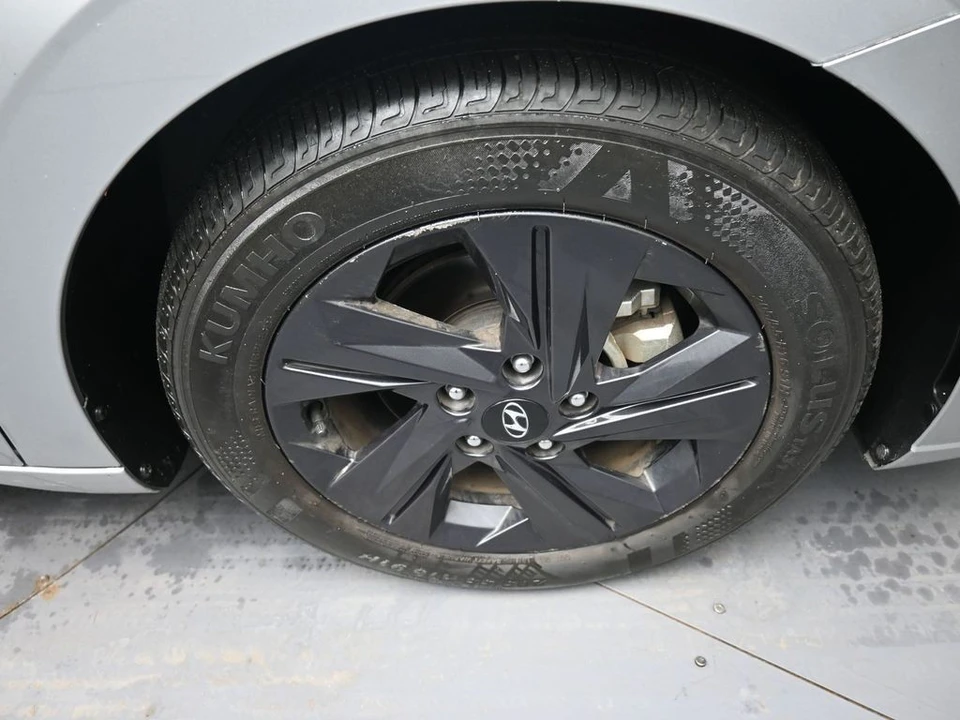2023 Hyundai Elantra - Image 13 of 21