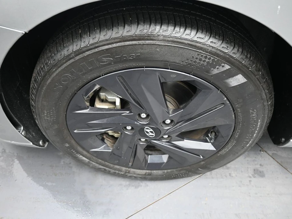 2023 Hyundai Elantra - Image 14 of 21
