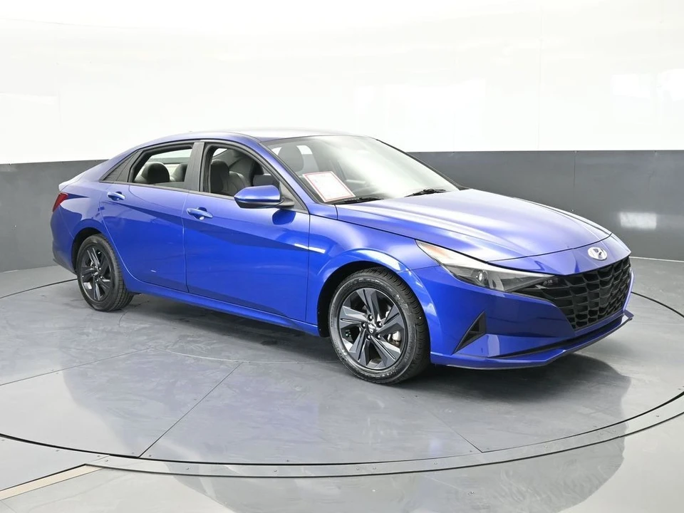 2023 Hyundai Elantra - Image 8 of 31
