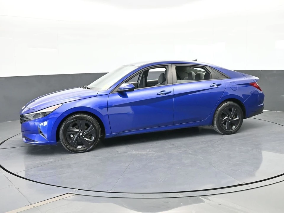2023 Hyundai Elantra - Image 2 of 12