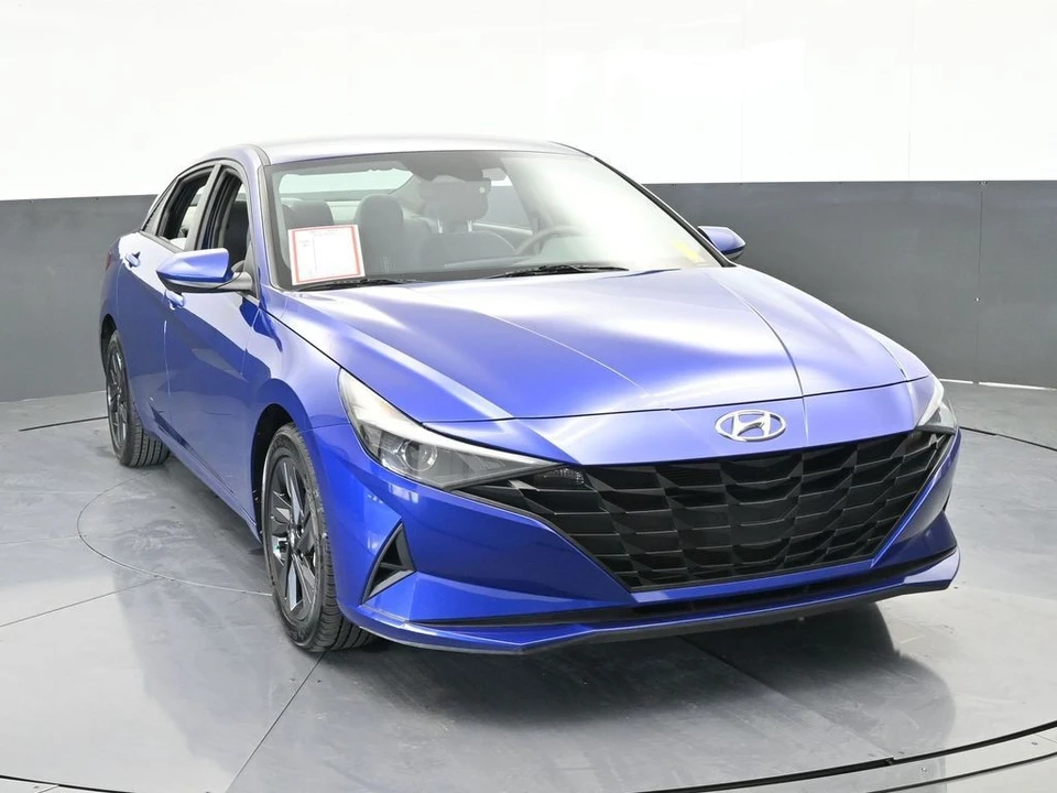 2023 Hyundai Elantra - Image 9 of 12