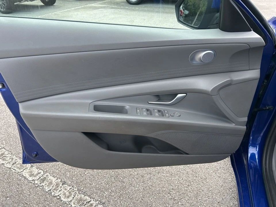 2023 Hyundai Elantra - Image 10 of 12