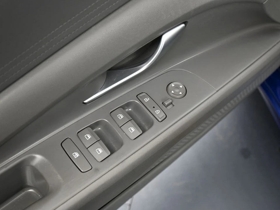 2023 Hyundai Elantra - Image 16 of 21