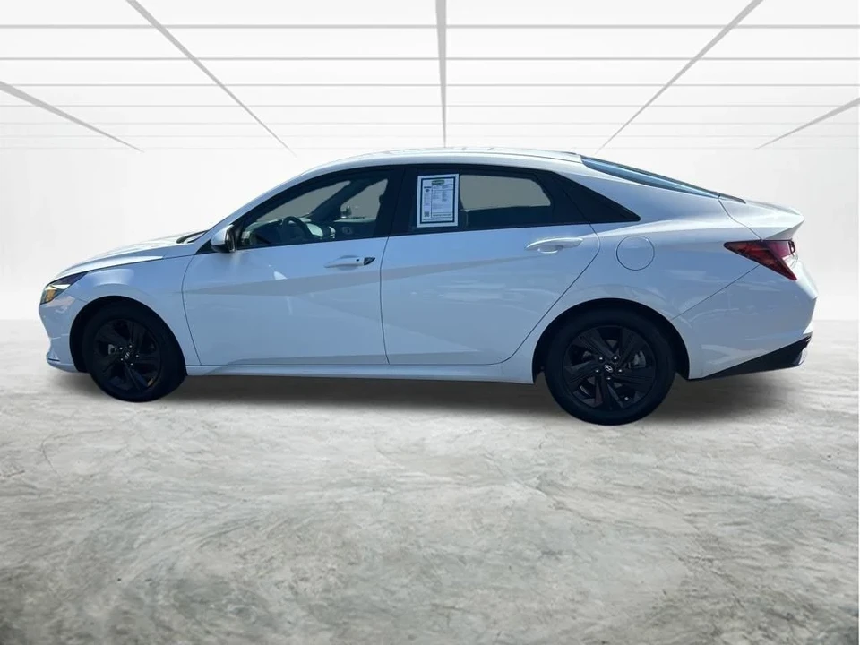 2023 Hyundai Elantra - Image 7 of 12