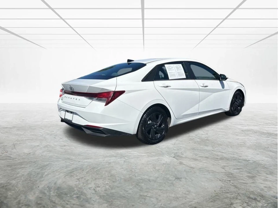 2023 Hyundai Elantra - Image 4 of 12