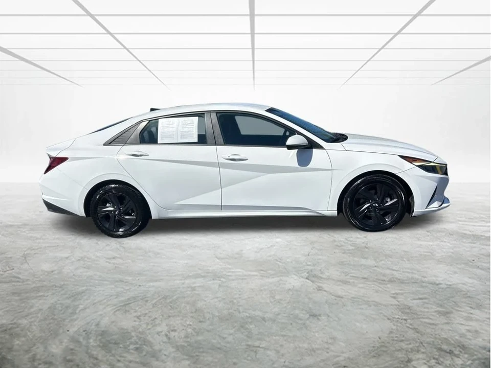 2023 Hyundai Elantra - Image 3 of 12