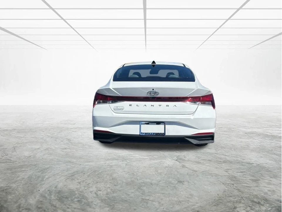 2023 Hyundai Elantra - Image 5 of 12