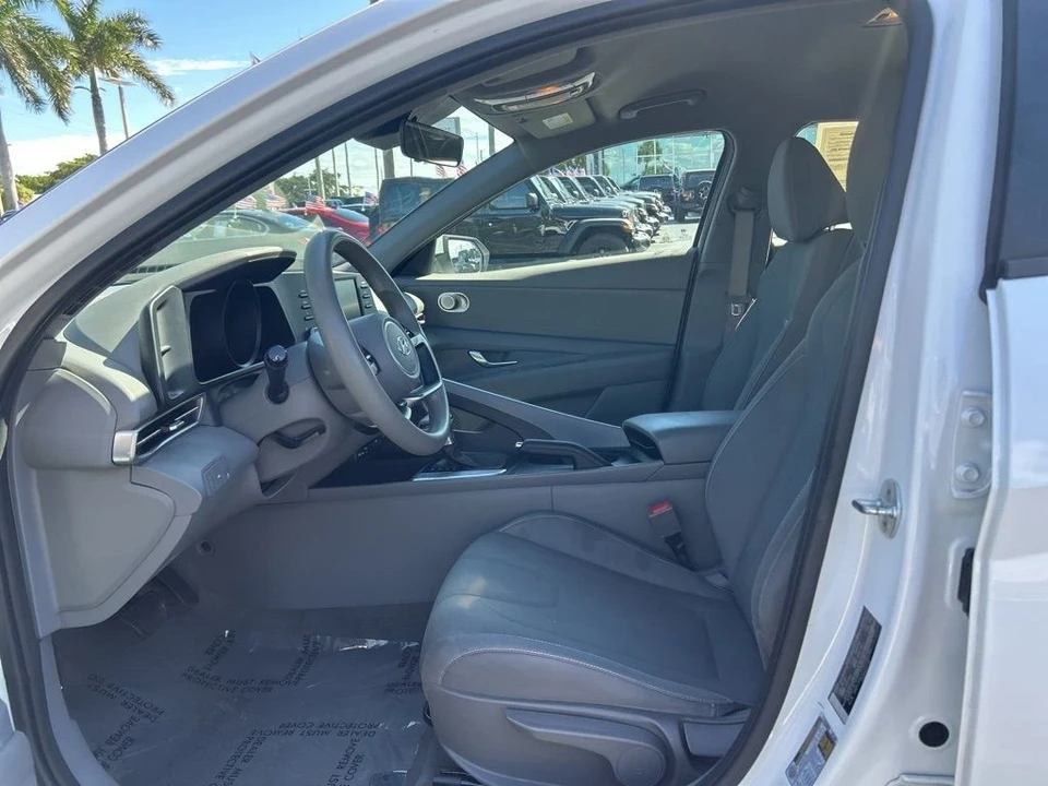 2023 Hyundai Elantra - Image 9 of 12