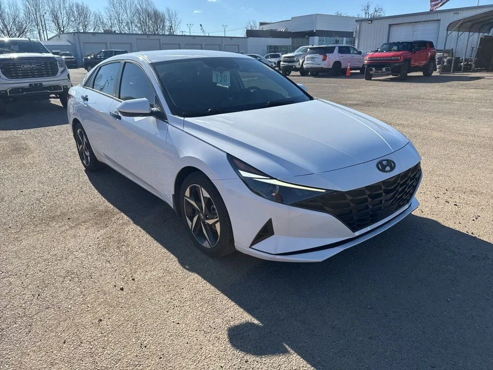 2023 Hyundai Elantra - Image 4 of 7