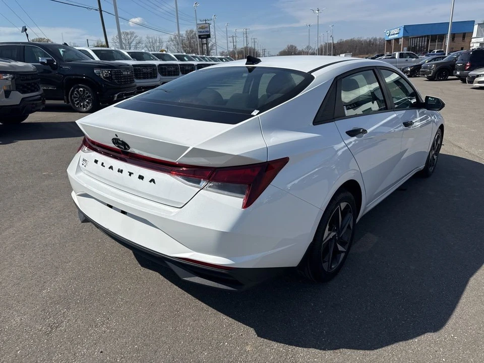 2023 Hyundai Elantra - Image 5 of 21