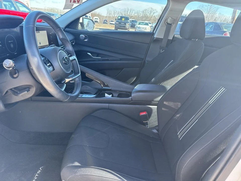 2023 Hyundai Elantra - Image 5 of 7