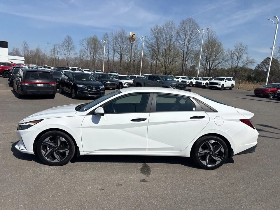 2023 Hyundai Elantra - Image 2 of 21