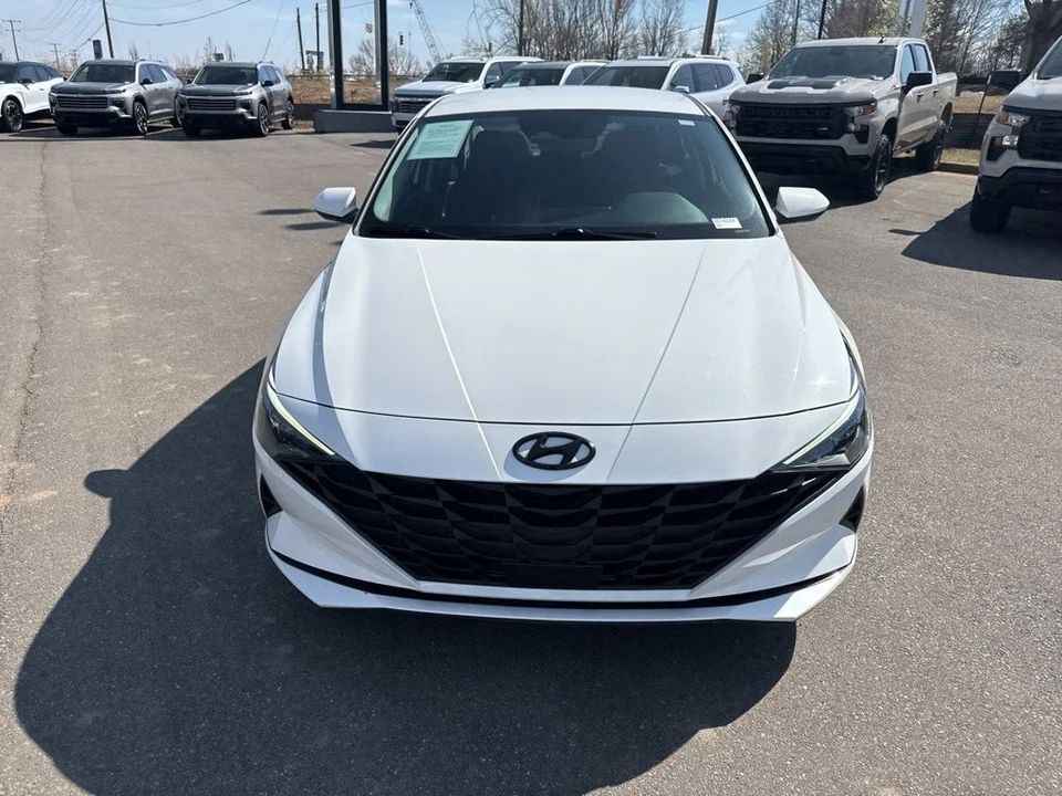 2023 Hyundai Elantra - Image 8 of 21