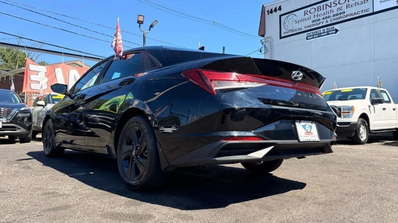 2023 Hyundai Elantra - Image 8 of 12