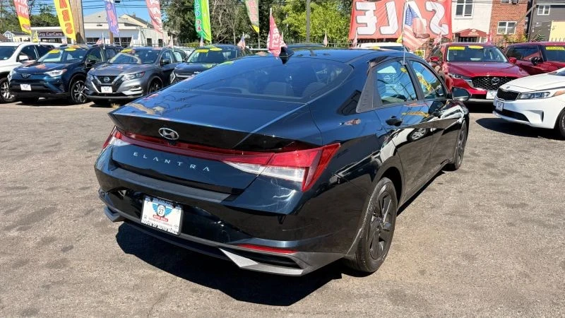 2023 Hyundai Elantra - Image 7 of 12