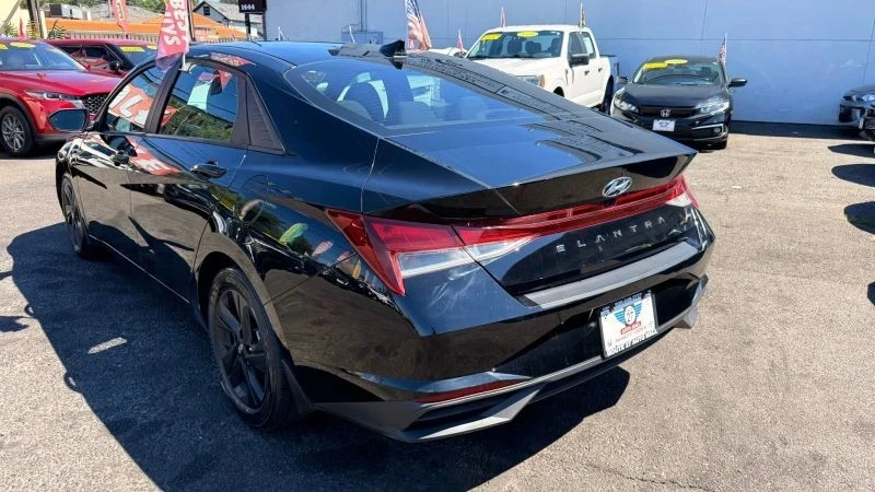2023 Hyundai Elantra - Image 5 of 12