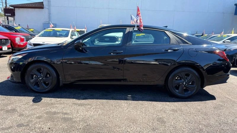 2023 Hyundai Elantra - Image 11 of 12