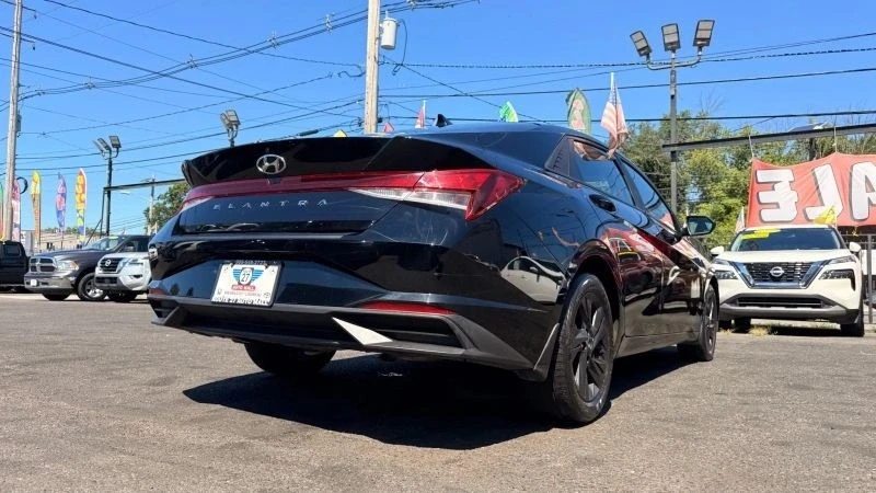 2023 Hyundai Elantra - Image 9 of 12