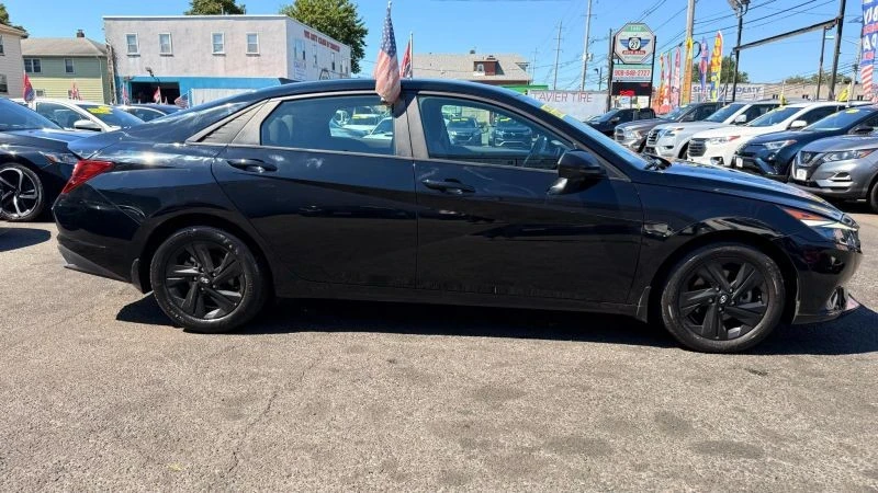 2023 Hyundai Elantra - Image 10 of 12