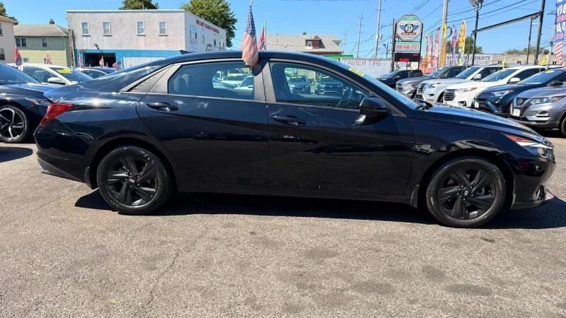 2023 Hyundai Elantra - Image 10 of 12