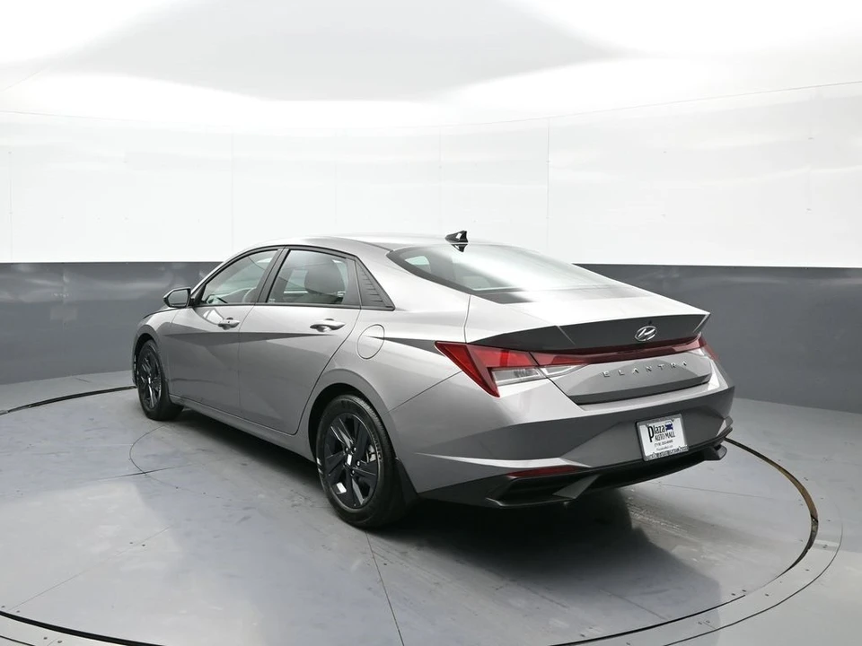 2023 Hyundai Elantra - Image 8 of 12