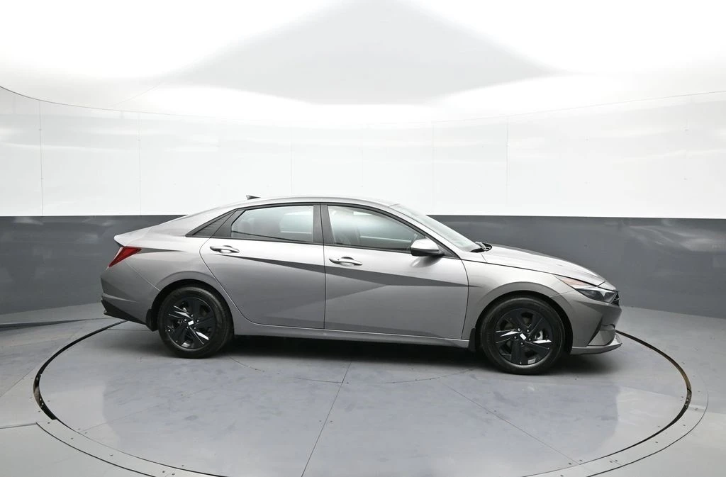 2023 Hyundai Elantra - Image 5 of 12