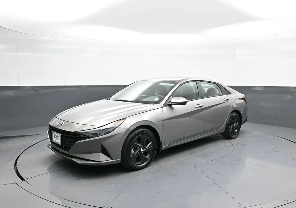 2023 Hyundai Elantra - Image 10 of 12