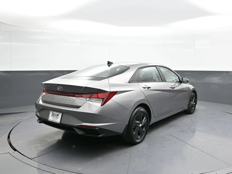 2023 Hyundai Elantra - Image 6 of 12