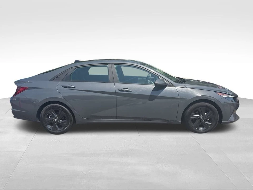 2023 Hyundai Elantra - Image 7 of 12