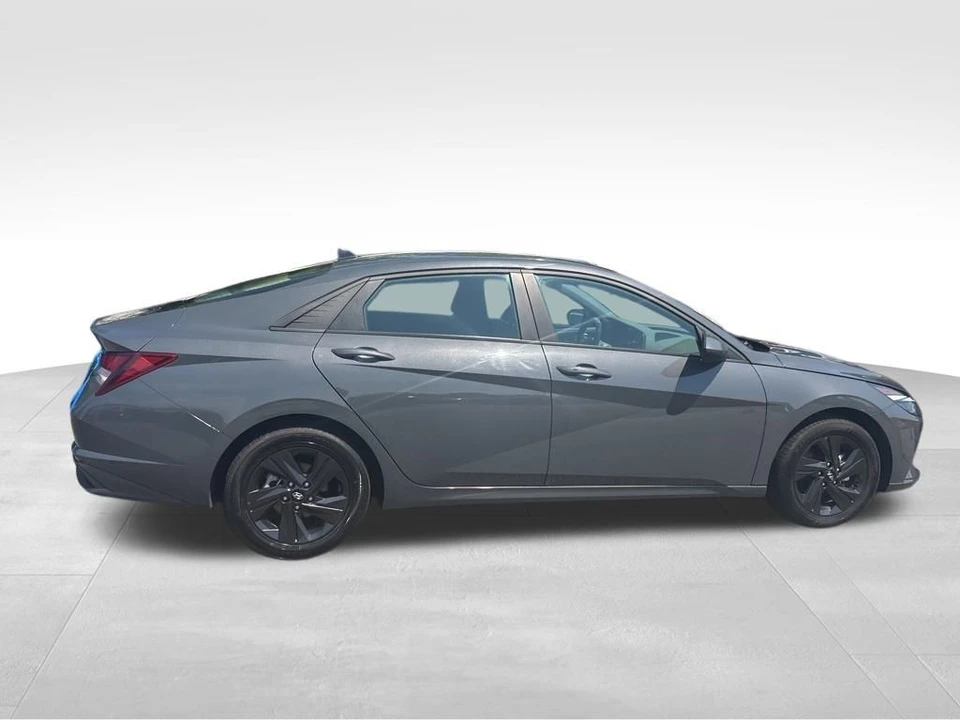 2023 Hyundai Elantra - Image 9 of 12