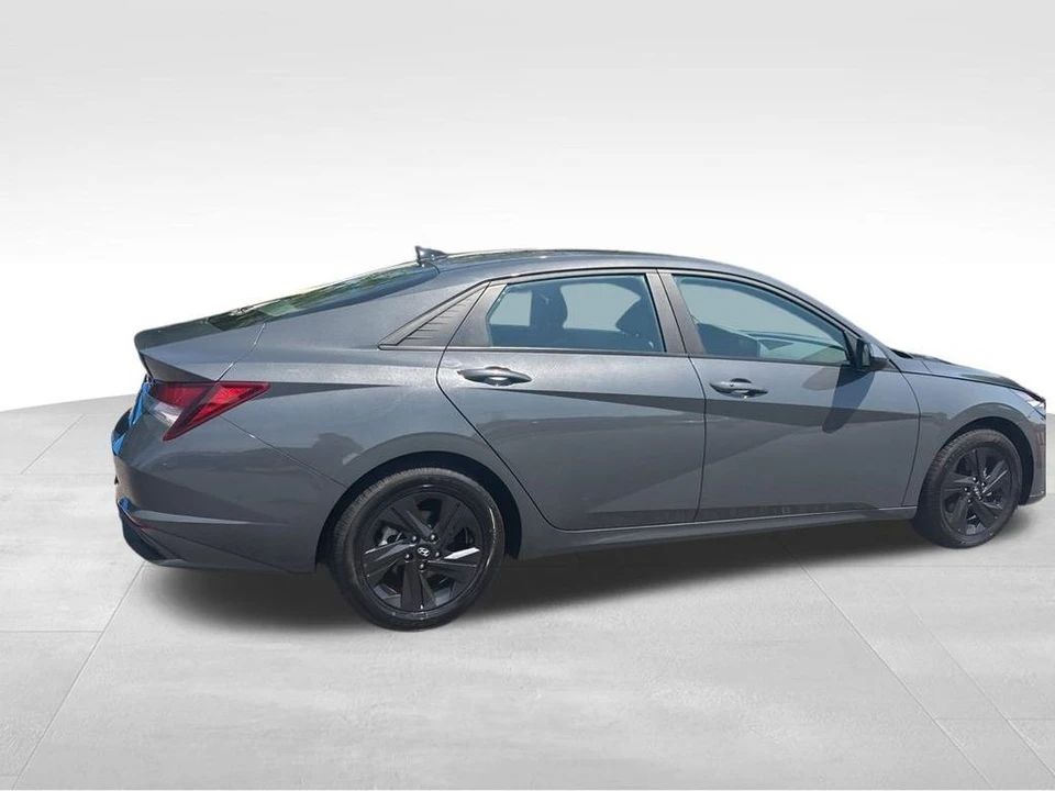 2023 Hyundai Elantra - Image 10 of 12