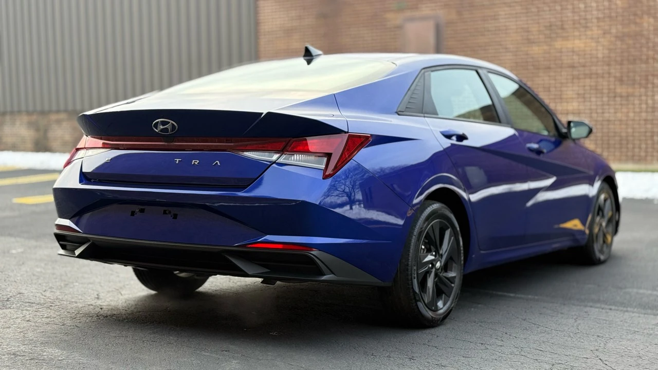 2023 Hyundai Elantra - Image 7 of 21