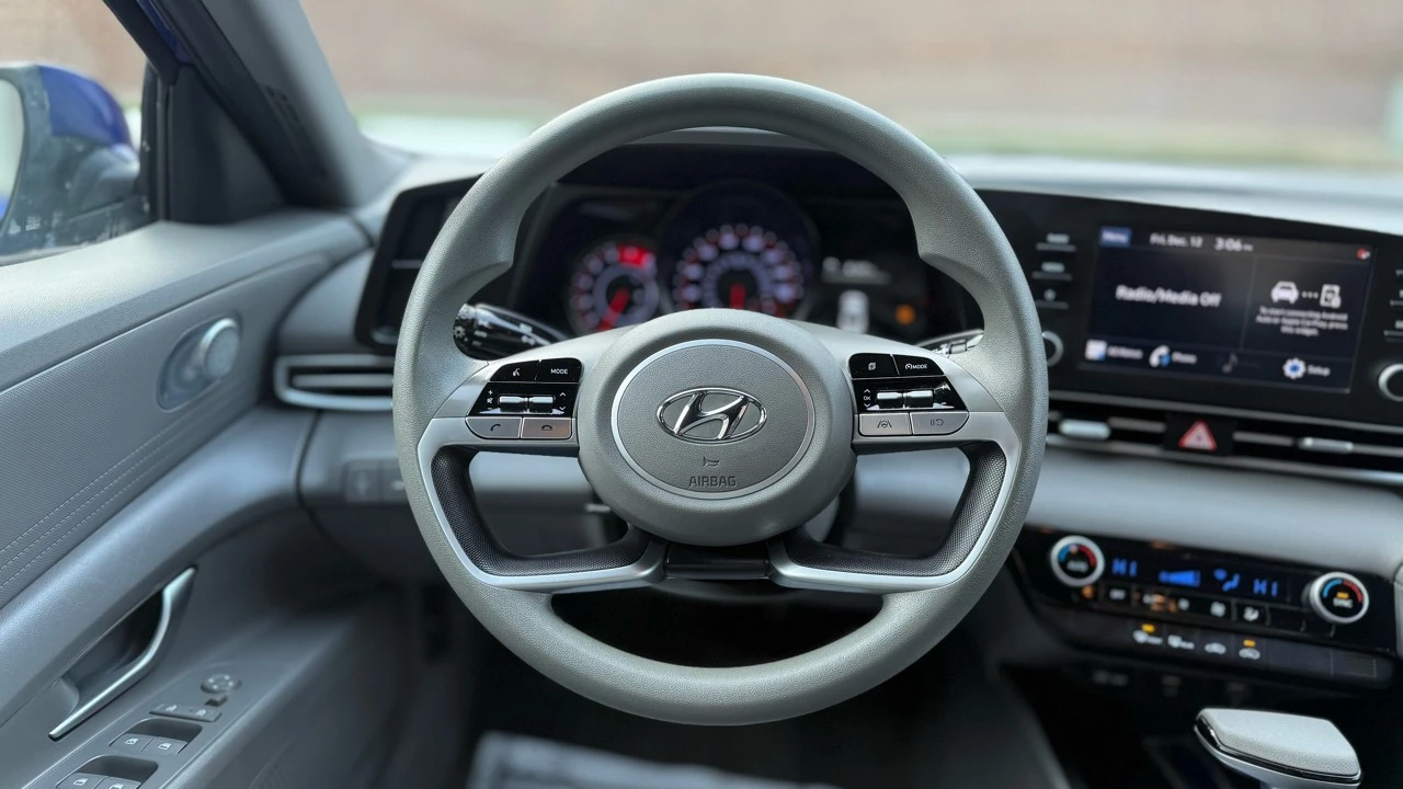 2023 Hyundai Elantra - Image 12 of 21
